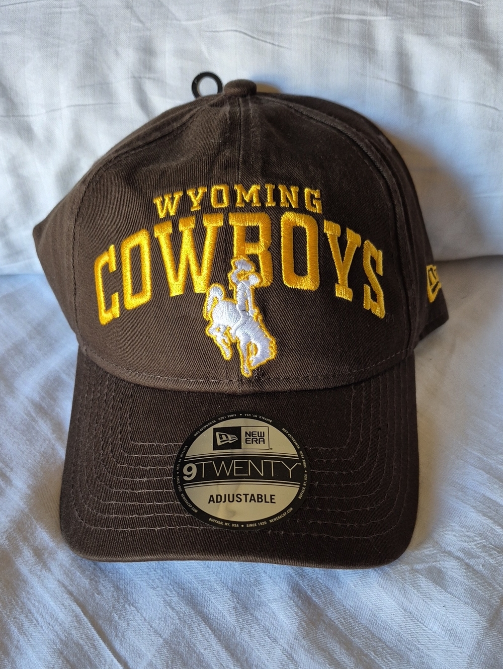 New Era 9TWENTY University of Wyoming Cowboys Dark Brown Sliderback Hat - New